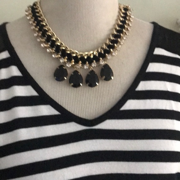 Jewelry - BLACK & GOLD ELEGANT NECKLACE